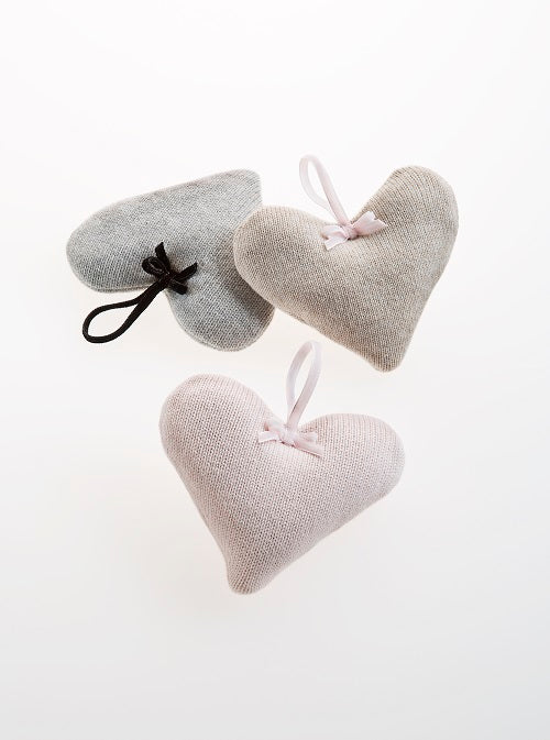 Duftkissen Herz mit Lavendel fein gestrickt aus Kaschmir, Merinowolle und Seide